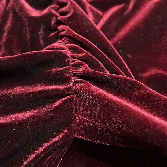 Lulu’s Red Burgundy Velvet Side Ruched Mini Skirt Sz S NWT - Picture 7 of 7